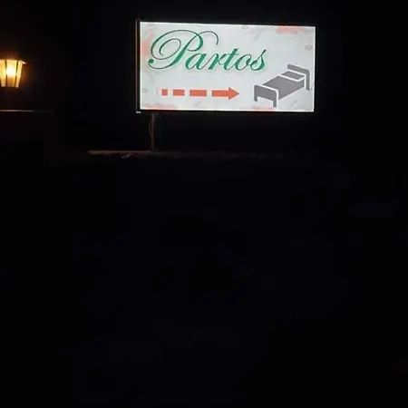 Partos Vendeghaz Guest house *